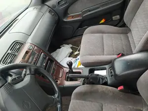 Foto de CONSOLA CENTRAL NISSAN MAXIMA QX (A32) 2.0 V6 24V CAT (140 CV / 103 KW)