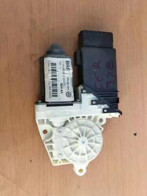 Foto de MOTOR ELEVALUNAS DELANTERO DERECHO VOLKSWAGEN GOLF IV BERLINA (1J1)(10.1997) 1.9 TDI (131 CV / 96 KW) referencia 1C2959802A foto 3