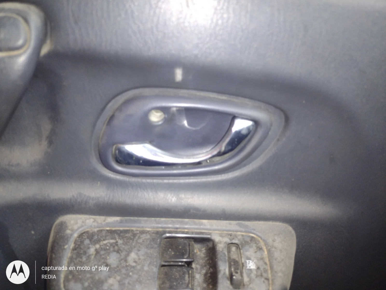 Foto de MANETA INTERIOR DELANTERA IZQUIERDA SUZUKI IGNIS (RG/FH) 1.3 CAT (83 CV / 61 KW) referencia 83102-75G01-P4Z
