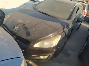 Foto de FARO ANTINIEBLA IZQUIERDO PEUGEOT 508 SW 1.6 HDi FAP (112 CV / 82 KW)
