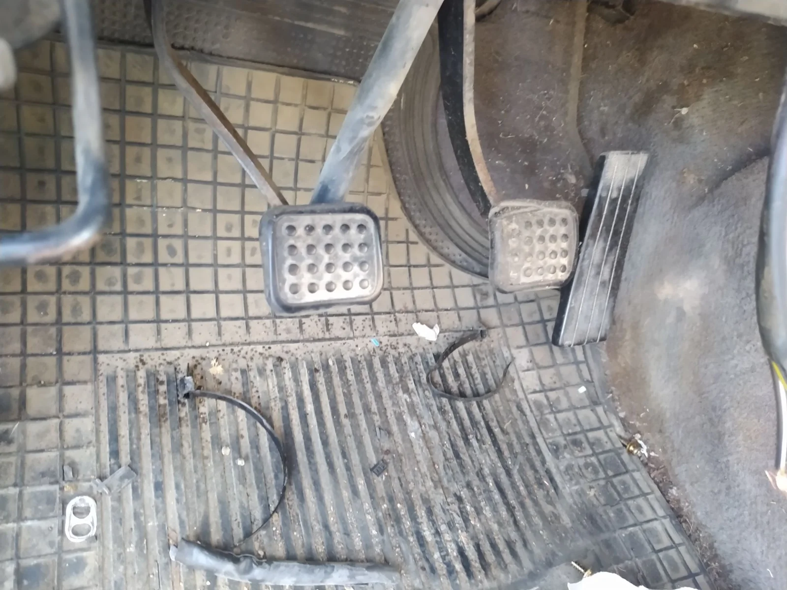 Foto de PEDAL FRENO MITSUBISHI MONTERO (V20/V40) 2.5 Turbodiesel (99 CV / 73 KW)