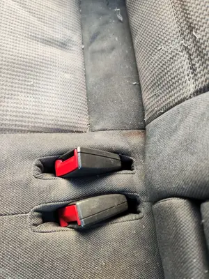 Foto de ENGANCHE CINTURON TRASERO DERECHO OPEL VECTRA C BERLINA 1.9 CDTI (120 CV / 88 KW)