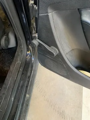 Foto de MANETA ELEVALUNAS TRASERA DERECHA VOLKSWAGEN PASSAT VARIANT (3C5) 2.0 TDI (140 CV / 103 KW)