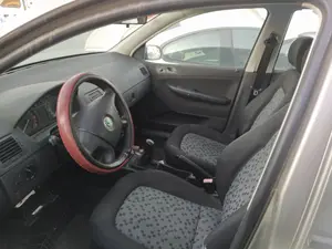 Foto de ENGANCHE CINTURON DELANTERO DERECHO SKODA FABIA (6Y2/6Y3) 1.4 TDI (69 CV / 51 KW)
