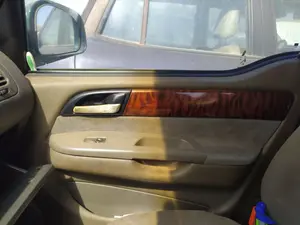 Foto de CERRADURA PUERTA DELANTERA DERECHA SSANGYONG MUSSO 2.9 Turbodiesel CAT (120 CV / 88 KW)