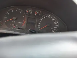 Foto de CUADRO INSTRUMENTOS AUDI A6 BERLINA (4B2) 2.4 V6 30V (165 CV / 121 KW) referencia 4B0919881AV
