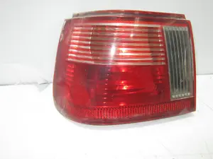 Foto de PILOTO TRASERO IZQUIERDO SEAT IBIZA (6K1) 1.4  (60 CV / 44 KW) referencia 6K6945257C