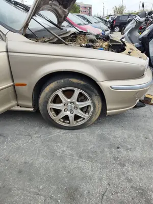 Foto de ALETA DELANTERA DERECHA JAGUAR X-TYPE 2.1 V6 24V CAT (156 CV / 115 KW) referencia C2S 23559