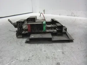 Foto de CAJA RELES / FUSIBLES