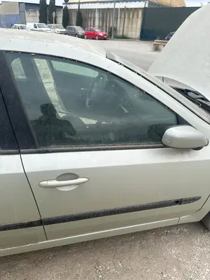Foto de PUERTA DELANTERA DERECHA RENAULT LAGUNA II (BG0) 2.0  (135 CV / 99 KW) referencia 7751472438