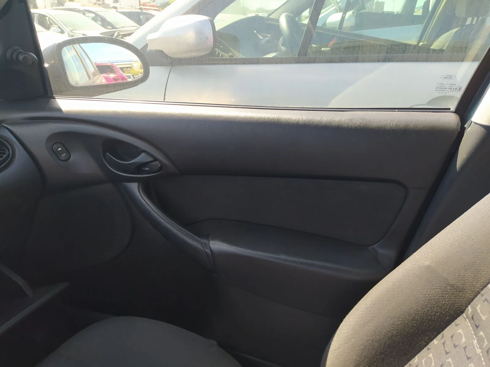 Foto de MANETA INTERIOR DELANTERA DERECHA FORD FOCUS BERLINA (CAK) 1.8 TDCi CAT (101 CV / 74 KW) referencia 1097633