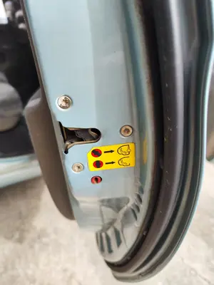 Foto de CERRADURA PUERTA TRASERA DERECHA CITROEN XSARA PICASSO 1.6 HDi CAT (9HY / DV6TED4) (109 CV / 80 KW) referencia 913778