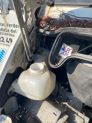 Foto de DEPOSITO LIMPIA VOLKSWAGEN LT FURGÓN/COMBI 2.5 TDI (109 CV / 80 KW)