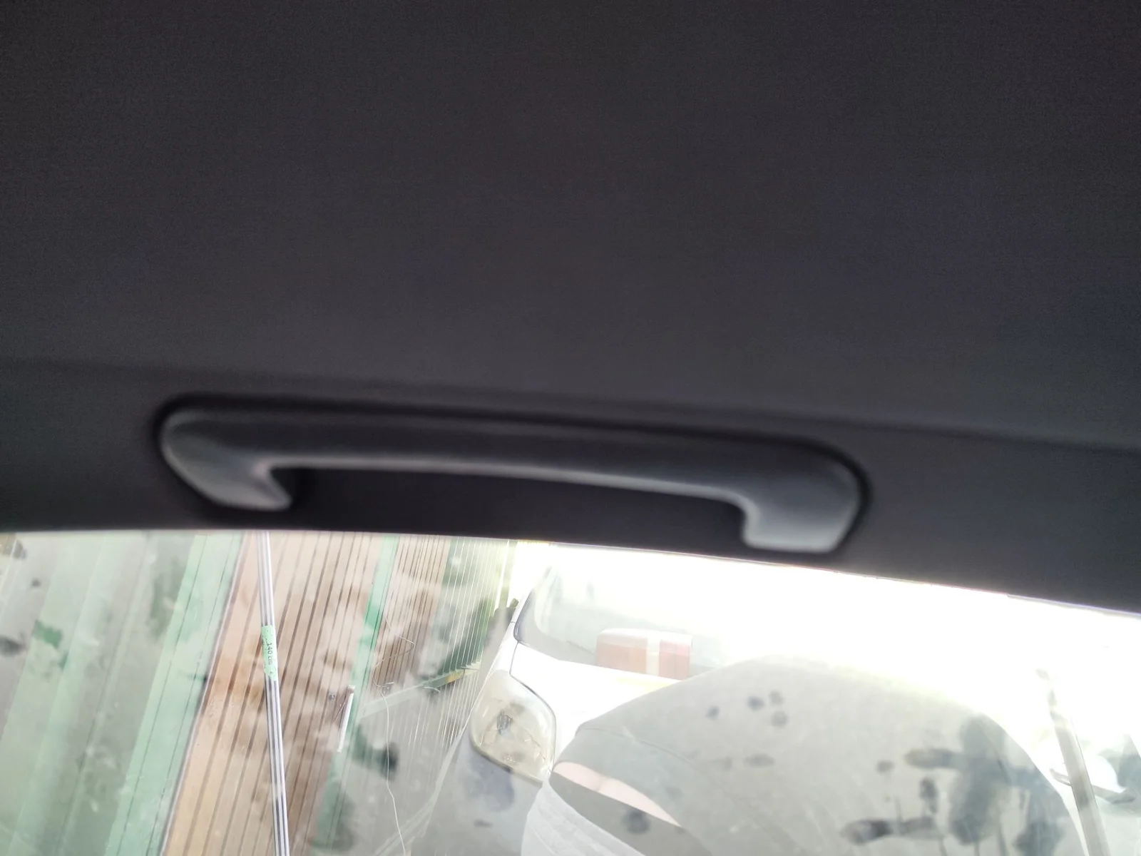 Foto de ASIDERO TECHO TRASERO IZQUIERDO AUDI A6 BERLINA (4B2) 2.5 V6 24V TDI (150 CV / 110 KW) referencia 4B0857608 FKZ