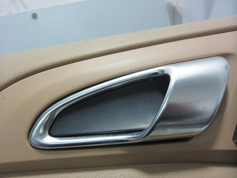 Foto de MANETA INTERIOR DELANTERA IZQUIERDA PORSCHE CAYENNE (TIPO 92A) 4.8 V8 CAT (400 CV / 294 KW) referencia 7P5837019
