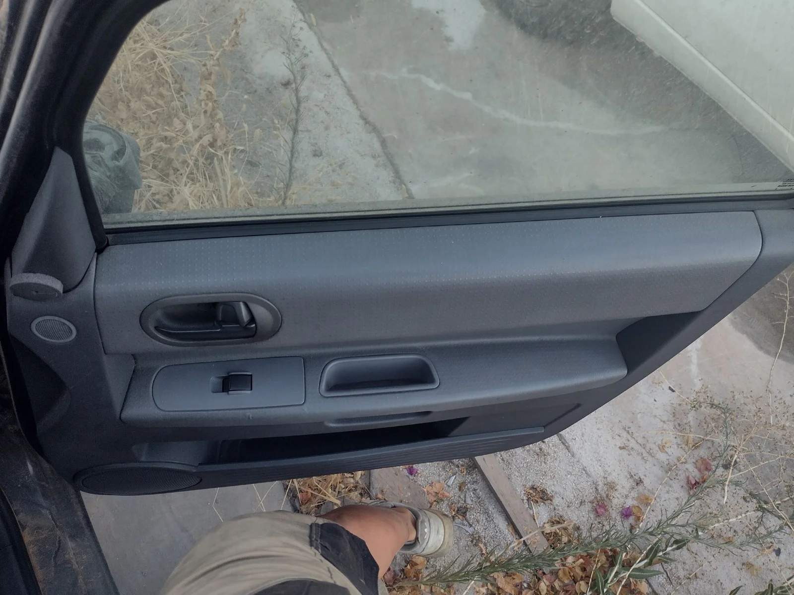 Foto de MANETA INTERIOR DELANTERA DERECHA MITSUBISHI COLT CZ3 BERL. 5 (Z30A) 1.5 DI-D CAT (95 CV / 70 KW)