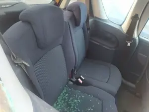 Foto de ENGANCHE CINTURON TRASERO DERECHO PEUGEOT 1007 1.4 HDi (68 CV / 50 KW)
