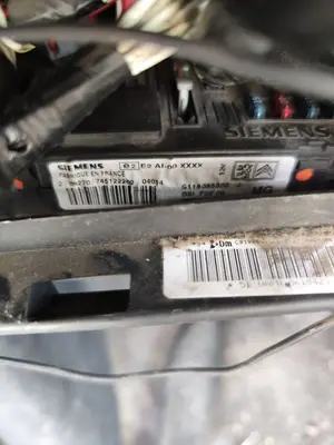 Foto de CAJA RELES / FUSIBLES CITROEN C3 1.4  (73 CV / 54 KW)