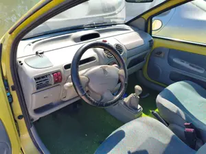 Foto de SALPICADERO RENAULT TWINGO I (C06) 1.2  (75 CV / 55 KW) referencia 7701470012