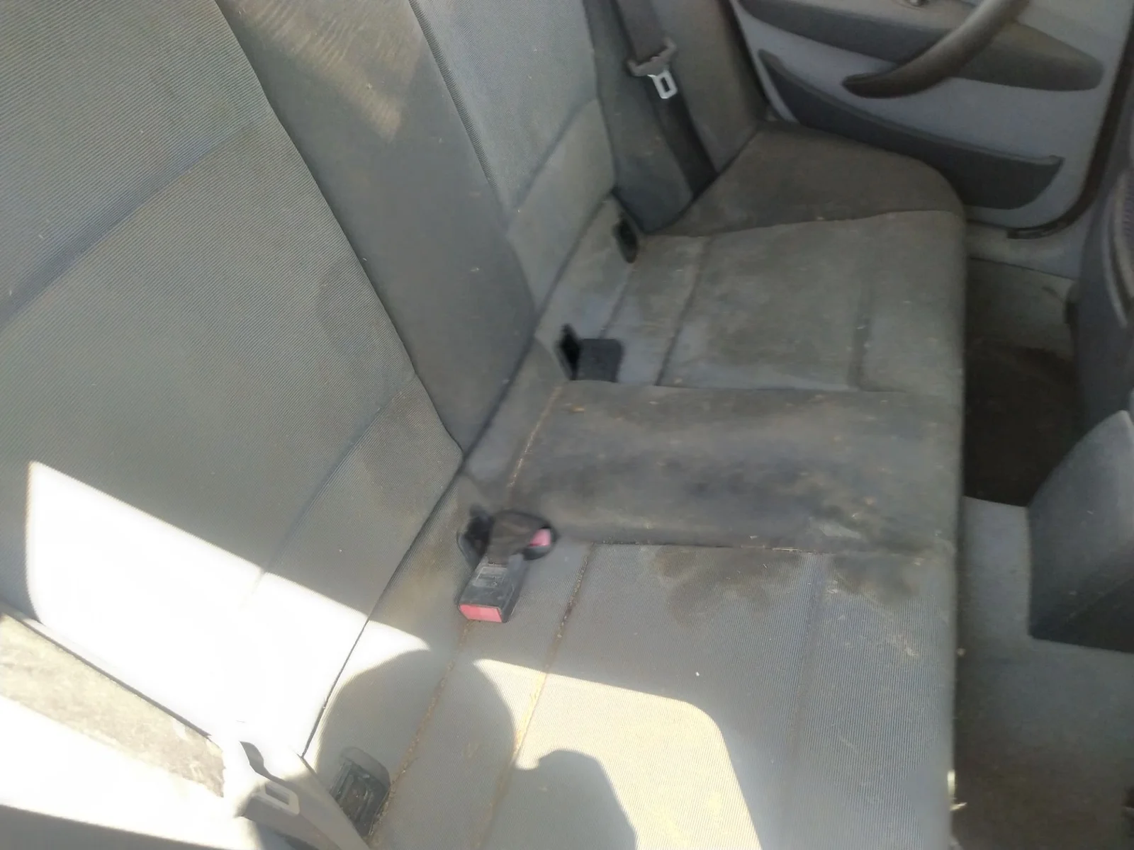 Foto de ENGANCHE CINTURON TRASERO IZQUIERDO BMW SERIE 1 BERLINA (E81/E87) 2.0 16V Diesel (163 CV / 120 KW)