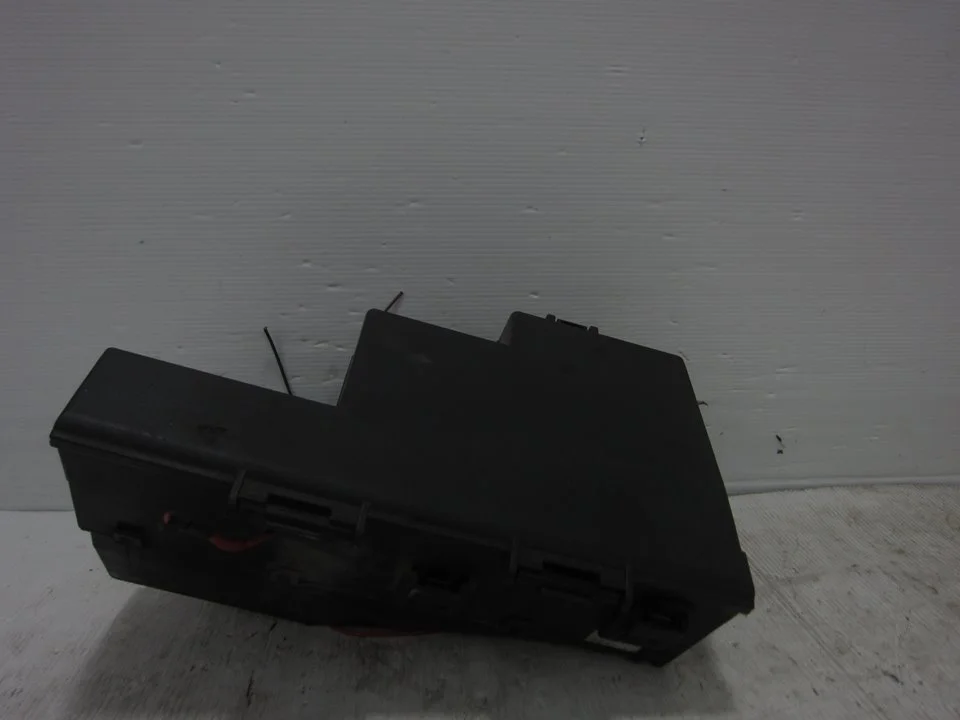 Foto de CAJA RELES / FUSIBLES JAGUAR S-TYPE (03.1999) 3.0 V6 24V CAT (238 CV / 175 KW) referencia 2R8T14A075CC