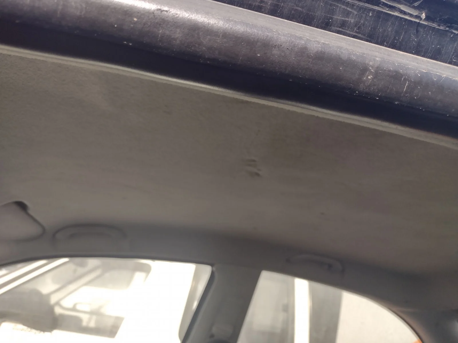 Foto de ASIDERO TECHO TRASERO IZQUIERDO SEAT IBIZA (6L1) 1.9 TDI (101 CV / 74 KW) referencia 6L0857607G FKZ