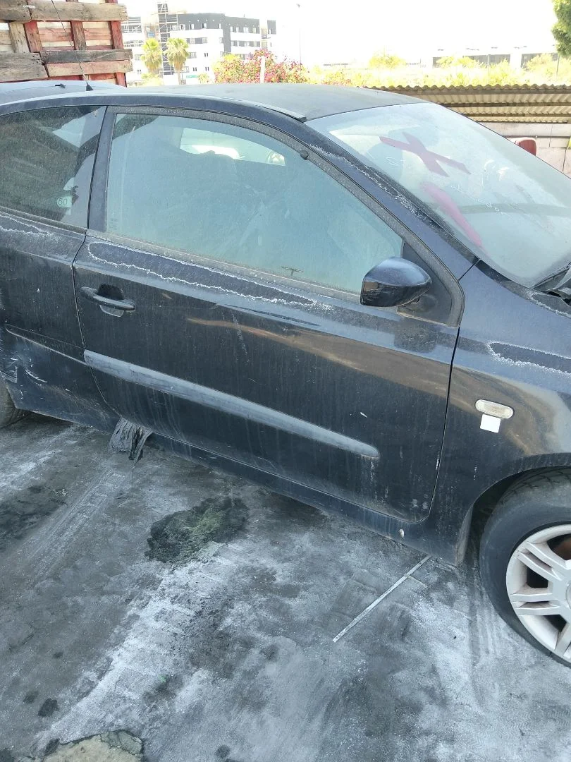 Foto de PUERTA DELANTERA DERECHA FIAT STILO (192) 1.9 JTD CAT (116 CV / 85 KW)