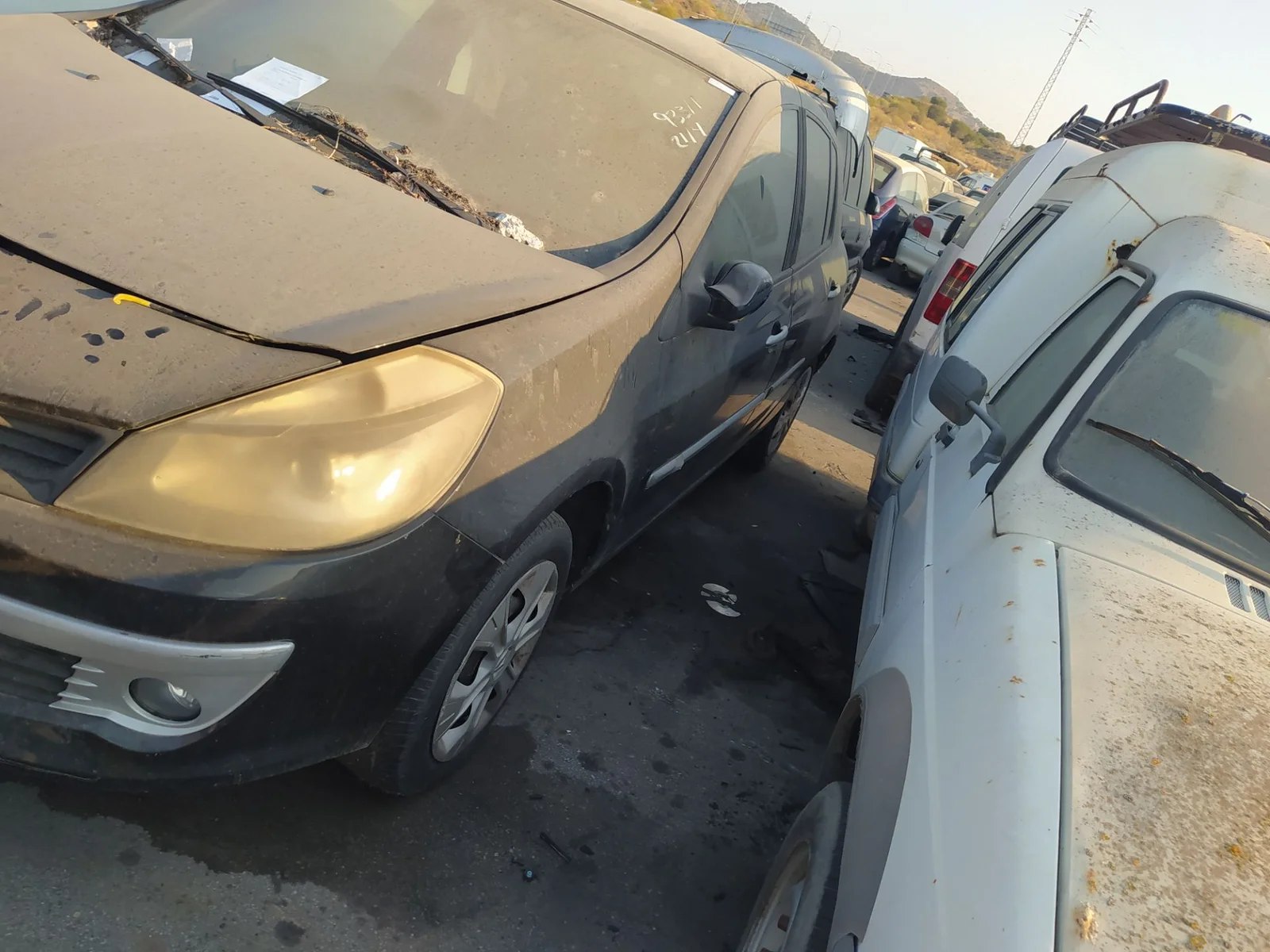 Foto de FARO ANTINIEBLA IZQUIERDO RENAULT CLIO III 1.5 dCi Diesel (68 CV / 50 KW) referencia 8200002469