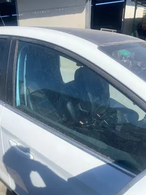 Foto de LUNA DELANTERA DERECHA FORD KUGA (CBV) 2.0 TDCi CAT (136 CV / 100 KW) referencia 1494309