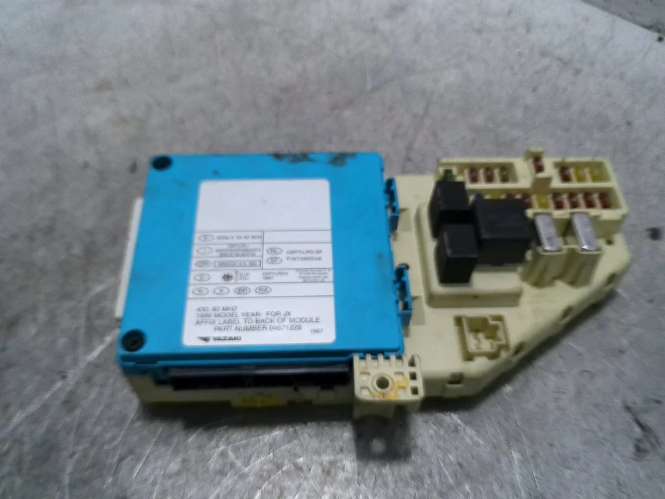 Foto de CAJA RELES / FUSIBLES CHRYSLER STRATUS JX CABRIO 2.5 CAT (163 CV / 120 KW) referencia P4671227
