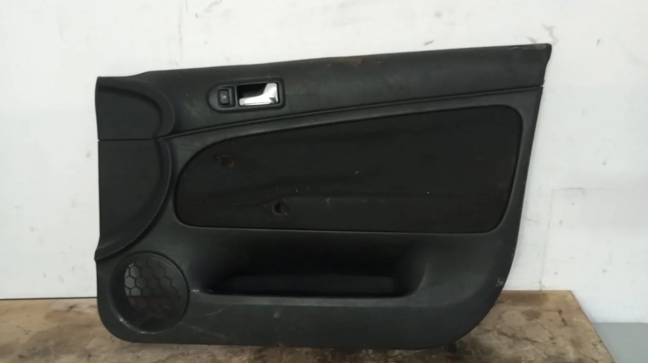 Foto de GUARNECIDO PUERTA DELANTERA DERECHA VOLKSWAGEN PASSAT BERLINA (3B2) 1.6 (101 CV / 74 KW) referencia 3B0867012