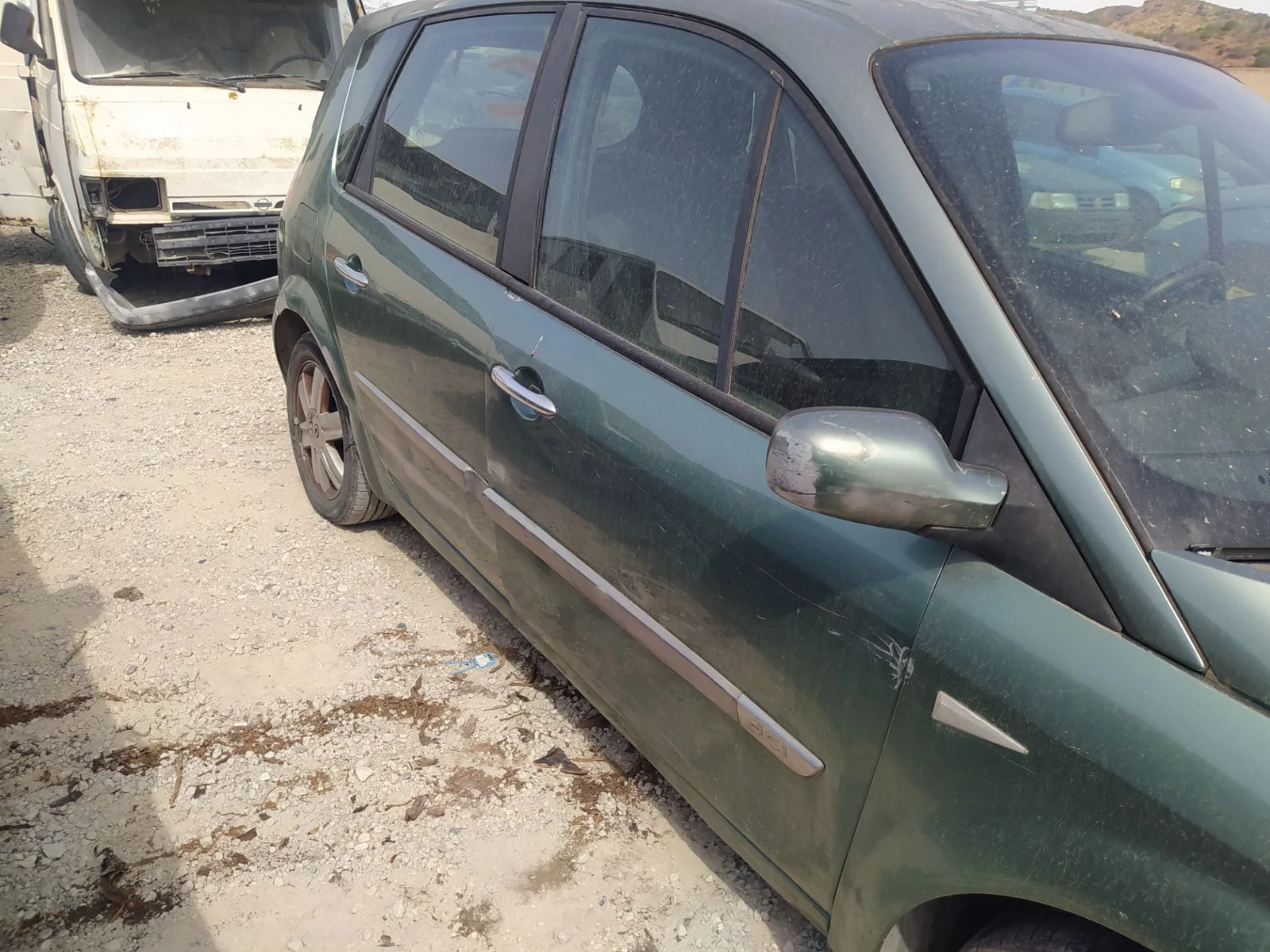 Foto de LUNA TRASERA DERECHA RENAULT SCENIC II (JM) 1.5 dCi Diesel (101 CV / 74 KW) referencia 8200120610