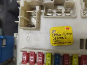 Foto de CAJA RELES / FUSIBLES NISSAN PRIMERA BERLINA (P12) 1.9 16V Turbodiesel CAT (120 CV / 88 KW) referencia 24330C9900 foto 7