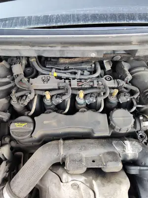 Foto de MOTOR COMPLETO CITROEN C4 BERLINA 1.6 16V HDi FAP (109 CV / 80 KW) foto 2