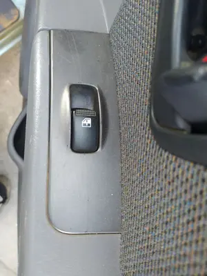 Foto de MANDO ELEVALUNAS TRASERO DERECHO HYUNDAI MATRIX (FC) 1.5 CRDi CAT (102 CV / 75 KW)