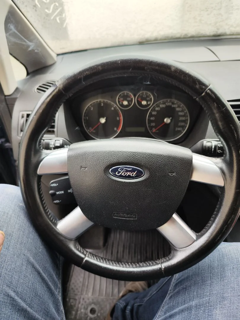 Foto de VOLANTE FORD FOCUS C-MAX (CAP)(2003) 1.6 TDCi CAT (109 CV / 80 KW) referencia 1302507