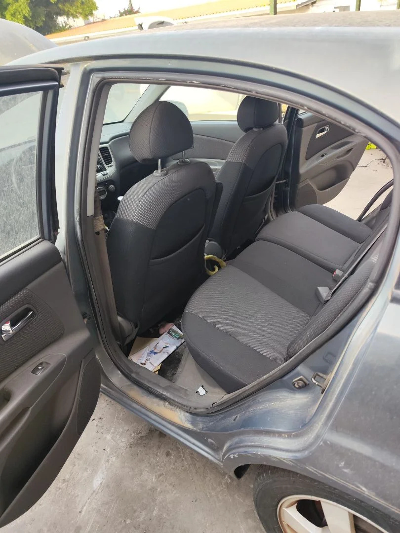 Foto de GOMAS CONTORNO PUERTA KIA RIO (JB) 1.5 CRDi (110 CV / 81 KW) referencia 863721G001