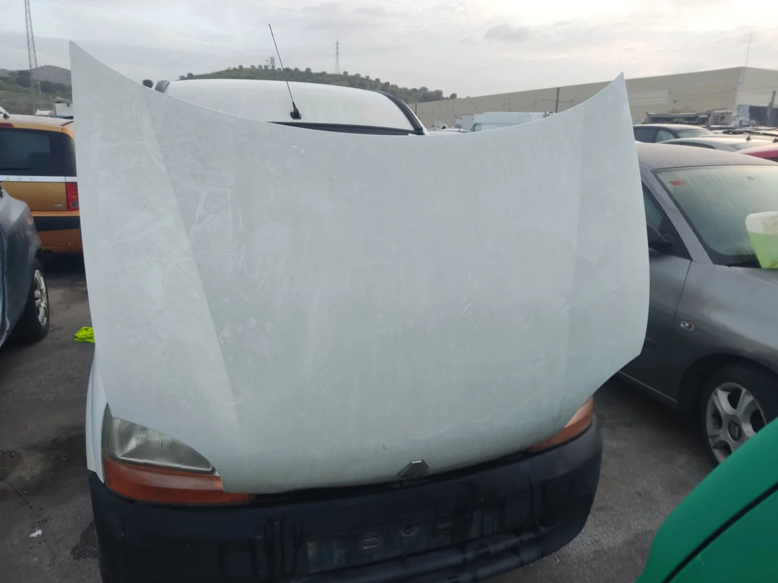 Foto de CAPO RENAULT KANGOO I (F/KC0) 1.2 (58 CV / 43 KW) referencia 7751468946