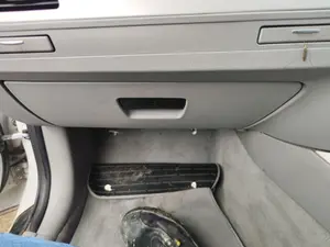 Foto de GUANTERA BMW SERIE 3 BERLINA (E90) 2.0 Turbodiesel CAT (143 CV / 105 KW)
