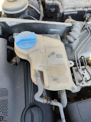 Foto de DEPOSITO EXPANSION AUDI A6 BERLINA (4B2) 2.4 V6 30V (165 CV / 121 KW) referencia 8D0121403L