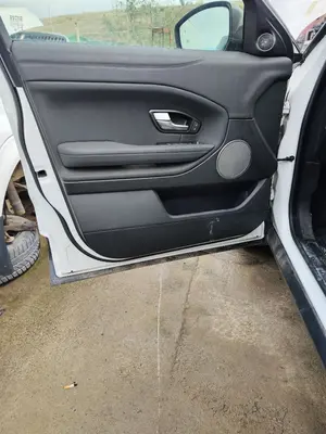 Foto de GUARNECIDO PUERTA DELANTERA IZQUIERDA LAND ROVER RANGE ROVER EVOQUE 2.0 Td4 CAT (150 CV / 110 KW) referencia LR028129