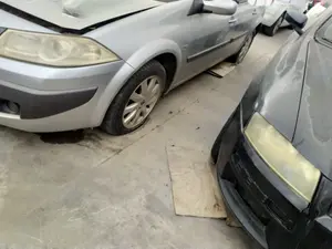Foto de FARO ANTINIEBLA IZQUIERDO RENAULT MEGANE II CLASSIC BERLINA 1.6 16V (112 CV / 82 KW) referencia 8200074008