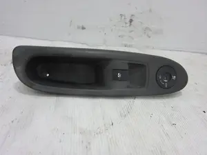 Foto de MANDO ELEVALUNAS DELANTERO DERECHO RENAULT CLIO II FASE I (B/CB0) 1.2  (75 CV / 55 KW) referencia 8200084005