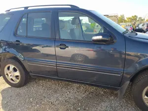 Foto de PUERTA DELANTERA DERECHA MERCEDES-BENZ CLASE ML (BM 163) 2.7 CDI 20V CAT (163 CV / 120 KW) referencia A1637201605