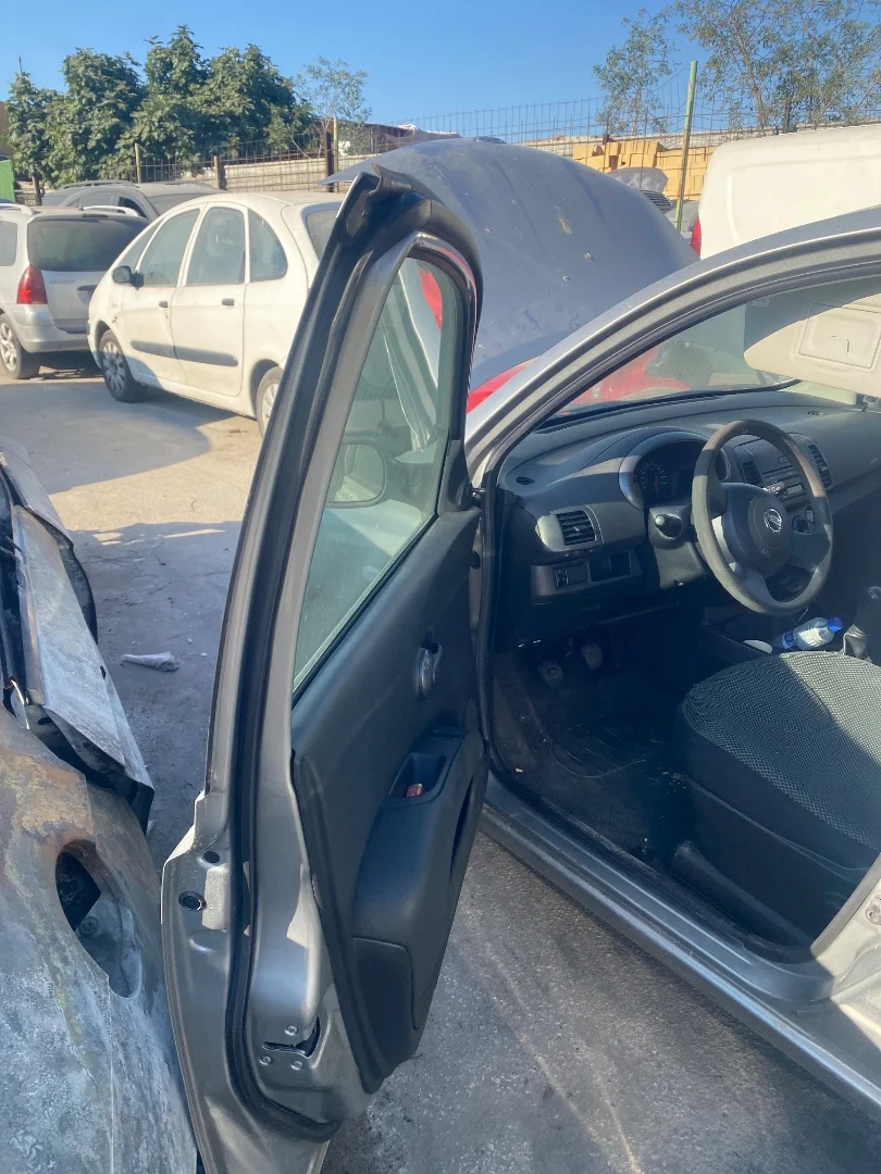 Foto de GOMAS CONTORNO PUERTA NISSAN MICRA (K12E) 1.2 CAT (65 CV / 48 KW)