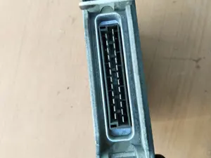Foto de CENTRALITA MOTOR UCE RENAULT CLIO II FASE I (B/CB0) referencia 7700104956 foto 3