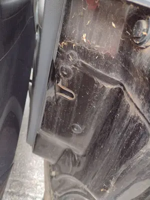Foto de CERRADURA PUERTA TRASERA DERECHA SEAT ALHAMBRA (710) 2.0 TDI (140 CV / 103 KW) referencia 7N0839015K