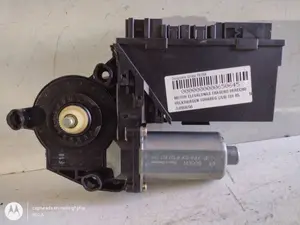 Foto de MOTOR ELEVALUNAS TRASERO DERECHO VOLKSWAGEN TOUAREG (7L6) 2.5 TDI DPF (174 CV / 128 KW) referencia 7L0959794