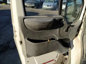 Foto de GUARNECIDO PUERTA DELANTERA IZQUIERDA FORD TRANSIT CAJA ABIERTA (FY) 2.4 TDE CAT (120 CV / 88 KW) referencia 4411606