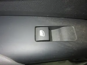 Foto de MANDO ELEVALUNAS TRASERO IZQUIERDO CITROEN C5 AIRCROSS 1.2 12V e-THP / PureTech (131 CV / 96 KW) referencia 98044803ZD